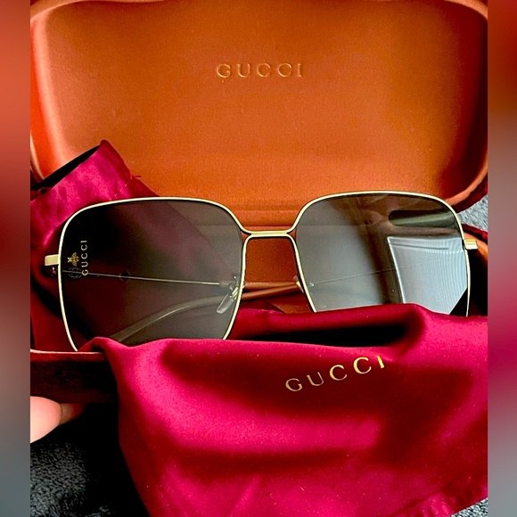 GUCCI SUNGLASSES NWOT GORGEOUS-Gold rim, dusty rose color handles! FIRM - Picture 2 of 12
